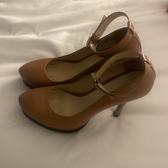 Zalin Nude Leather Heels - Picture 3 of 8